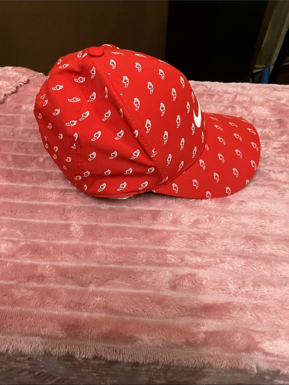 Nike Women’s Red Cap with White Swoosh and Mini Logo Print - Picture 5 of 9